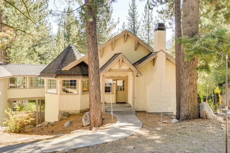 4 Bedrooms Cottage