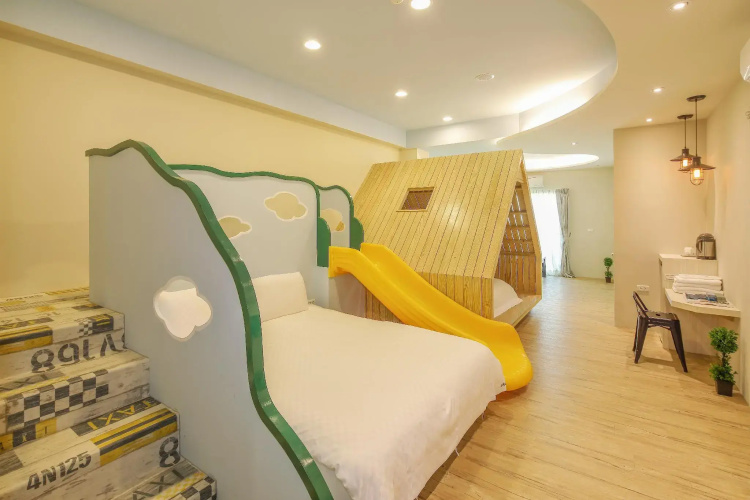 Happiness Yes Hostel