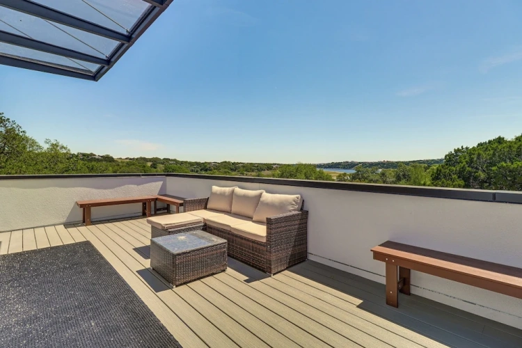 4 Bedrooms Cottage with balcony
