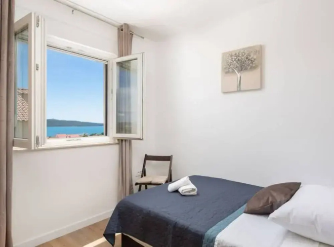Shimmering Sea Apartment With Terrace