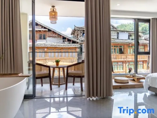 Standard Twin room with balcony