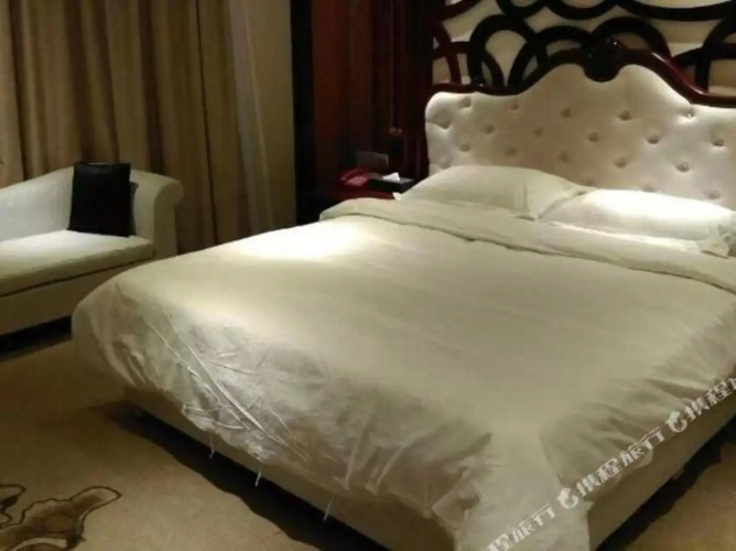 Honghua Hotel (Yichun Wentang)