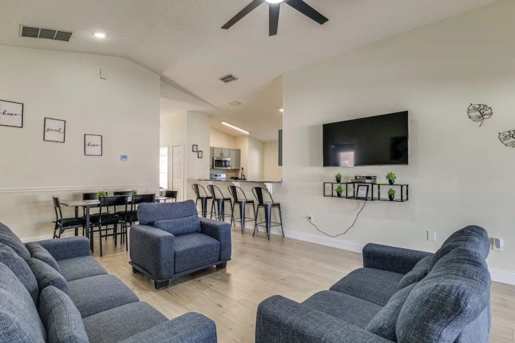 5 Bedrooms Cottage