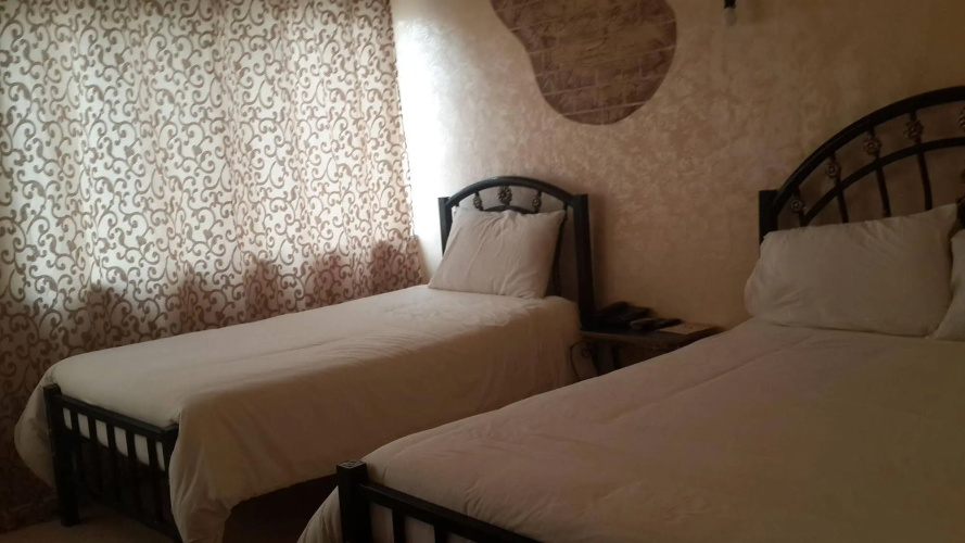 Caravan Hotel