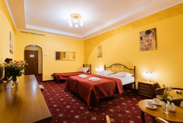Standard Triple room