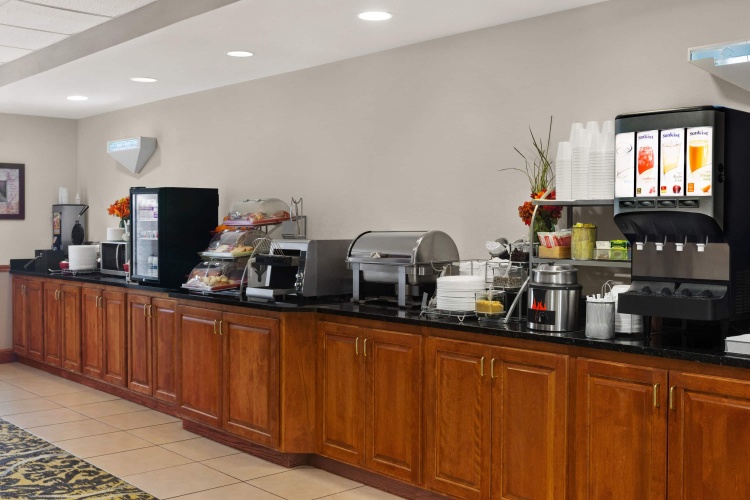 Baymont By Wyndham Greensboro/Coliseum photo 24