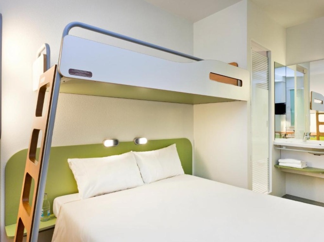 Standard Triple room