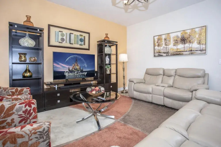 6BR Home Prime Location