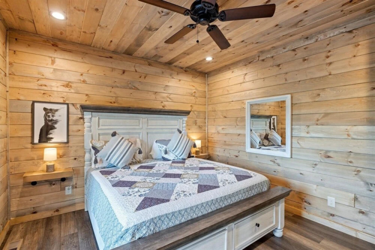 Red Sky Ridge 5 Bedroom Cabin by RedAwning