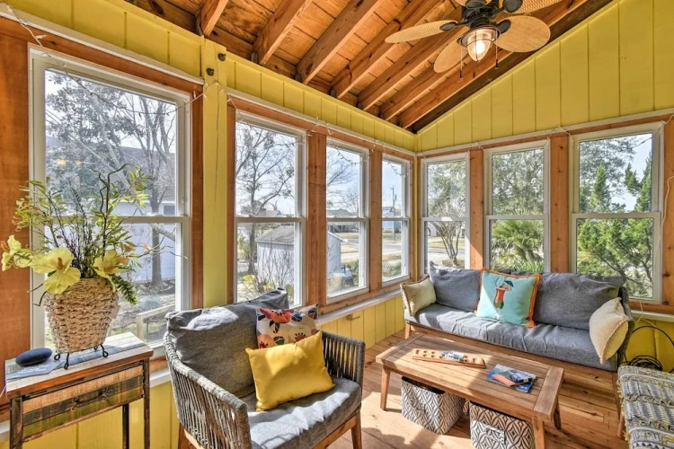 3 Bedrooms Cottage with balcony