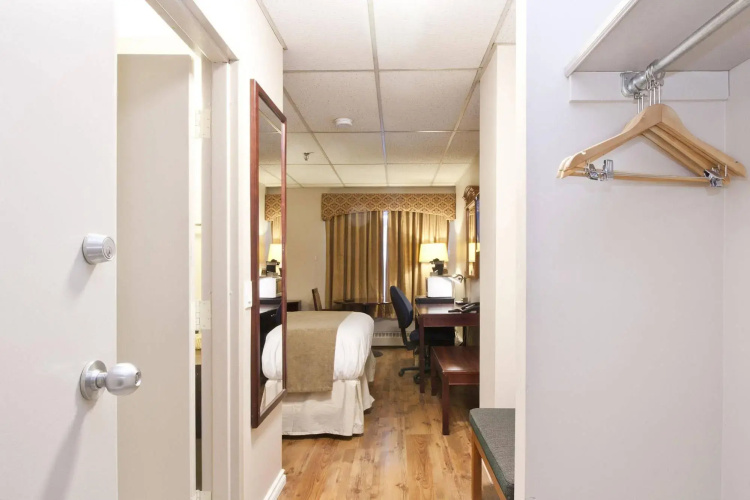 Provost Motor Inn