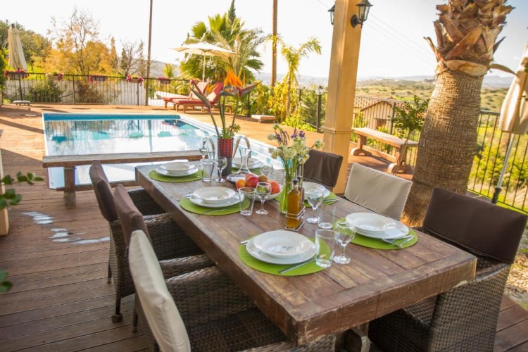 4 Bedrooms Villa