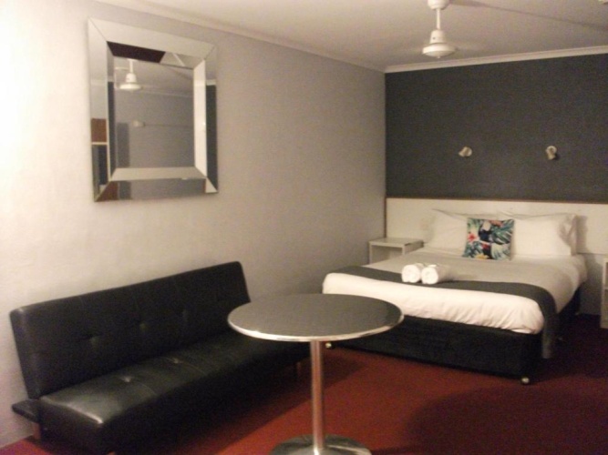 Standard Triple room