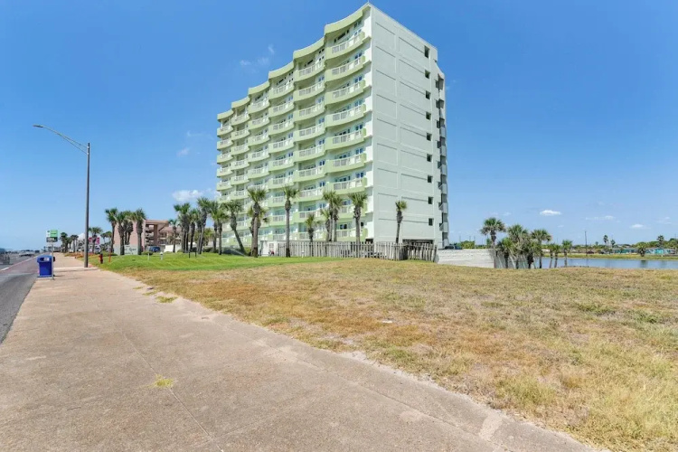 Oceanfront Galveston Condo in Amazing Location!