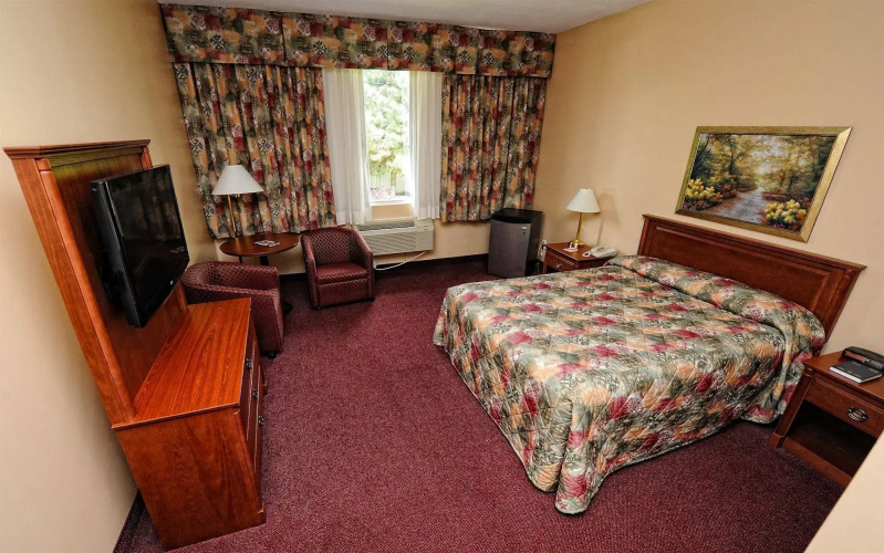 Adam's Airport Inn