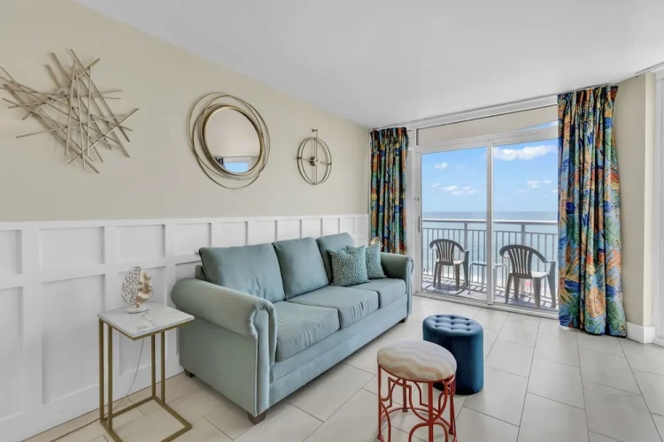 1 Bedroom Standard Family room with balcony and with ocean view