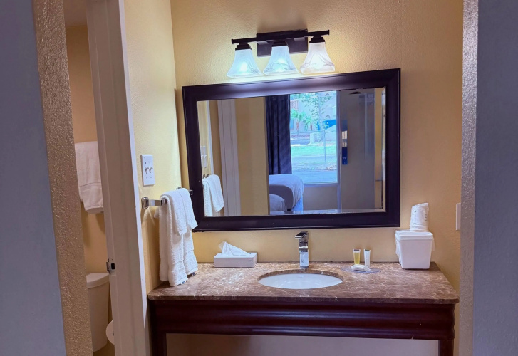 Days Inn by Wyndham St. Petersburg / Tampa Bay Area photo 8