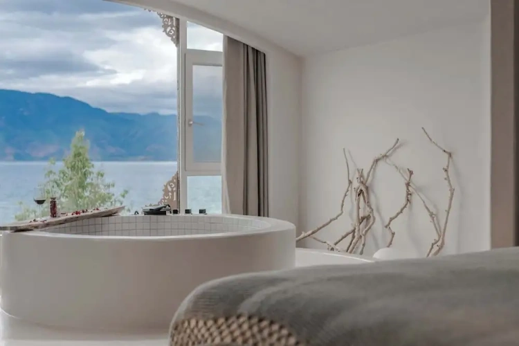 Standard Double room with lake view