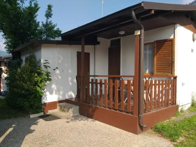 2 Bedrooms Bungalow