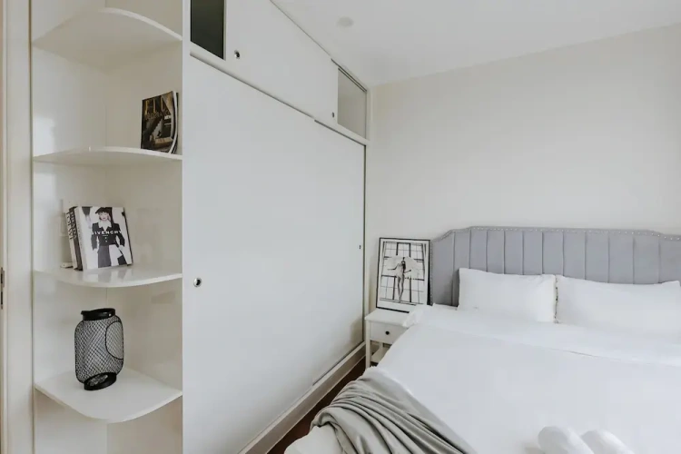 2 Bedrooms Business Apartment with balcony and with city view