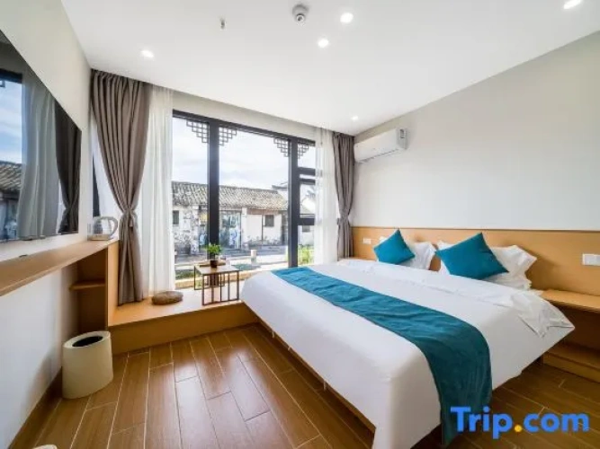 Standard Double room with river view