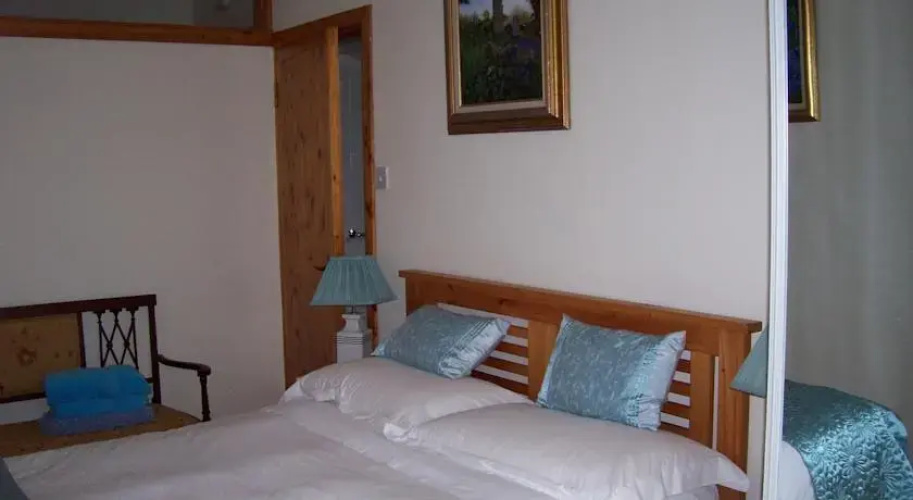 An Caladh Gearr Thatch Cottage