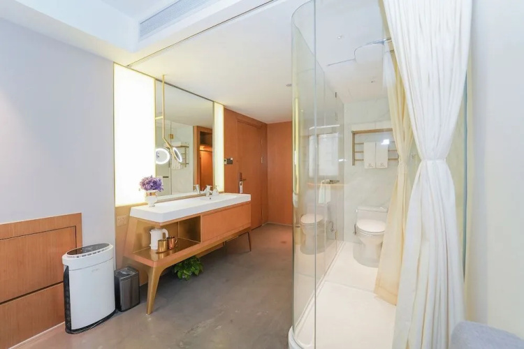 No. 8 Art Hotel