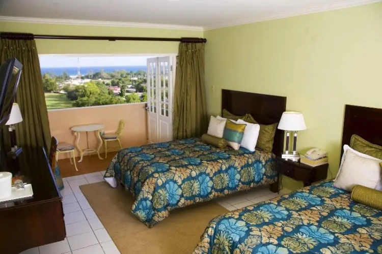 Deluxe Quadruple room with garden view