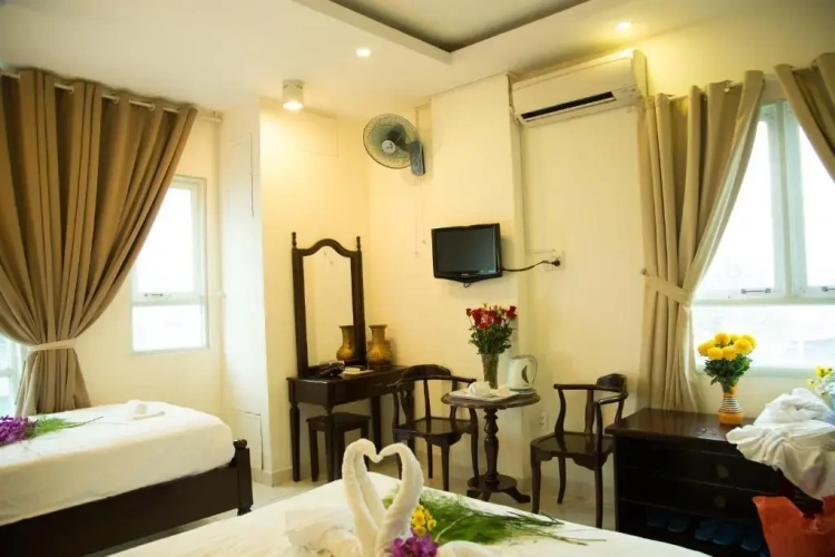 Deluxe Triple room with city view