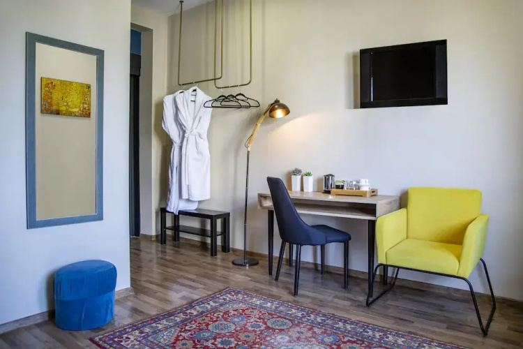 City Plaza Hotel