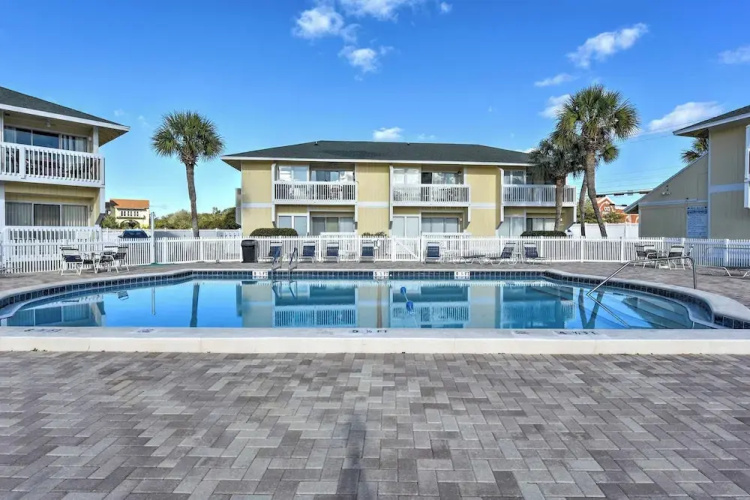 Cozy Destin Studio w/ Shared Pools + Beach Access!