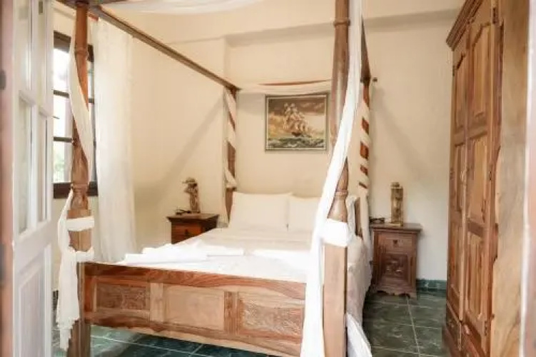 Akrotiri B&B