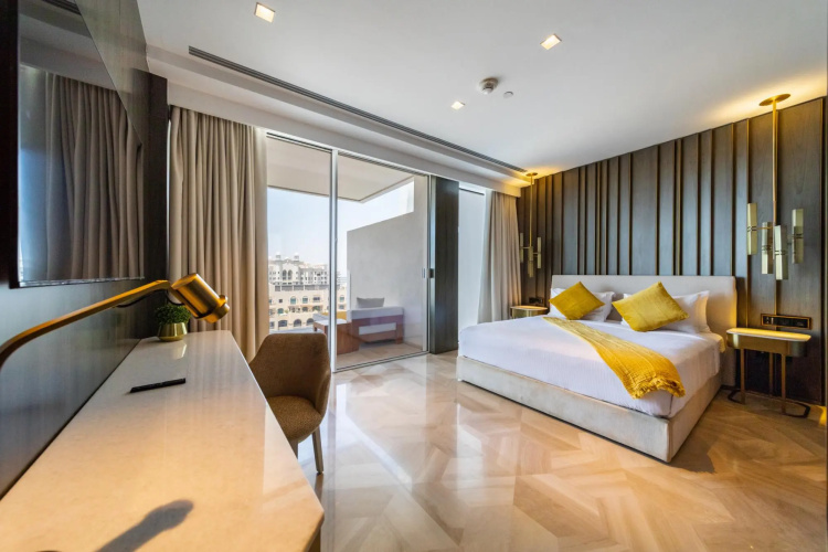 Dxb - Five - 30906 - Pj