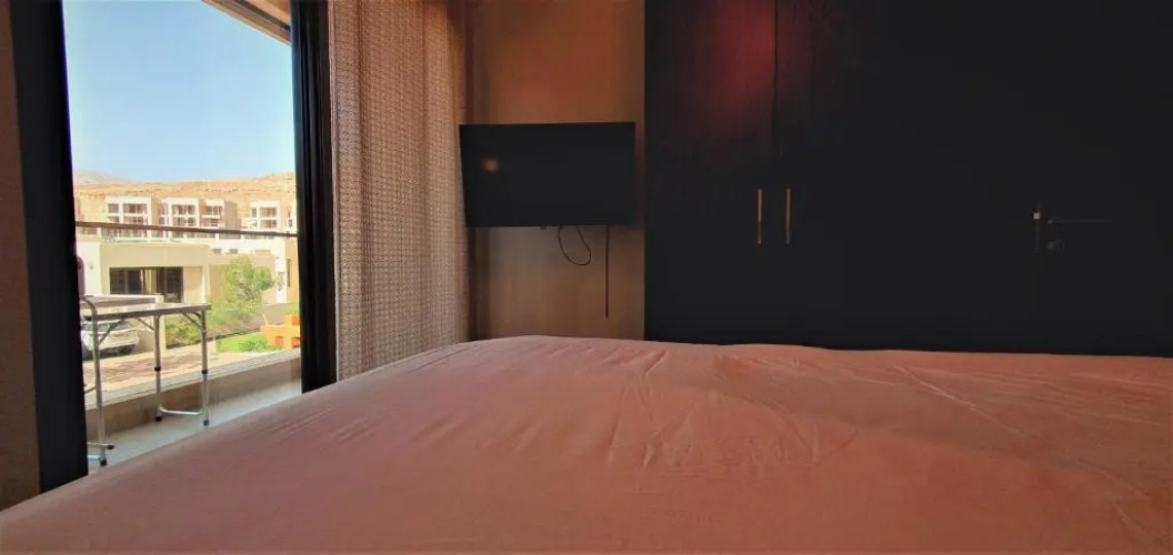 ONE Elegant Apartment in Muscat Bay 01