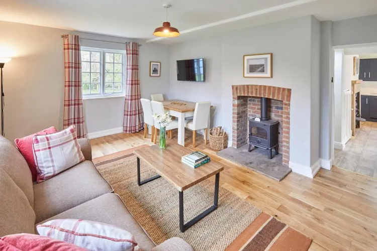 Host Stay Gardeners Cottage