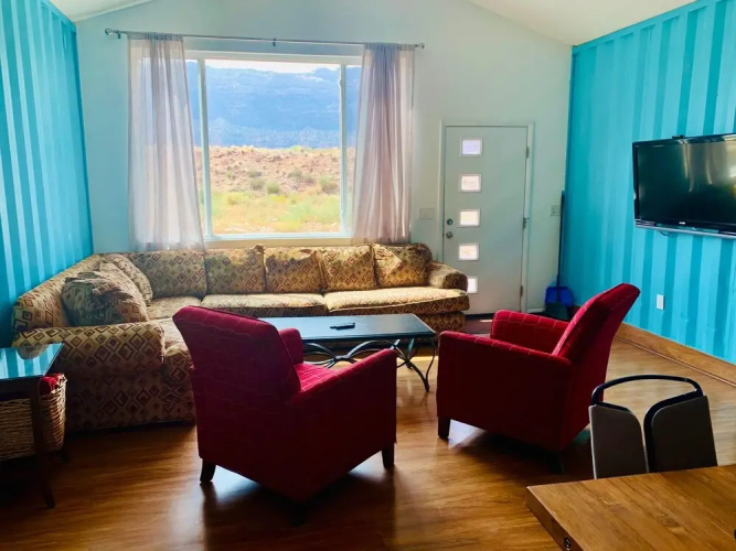 Atomic Container Home by Utah Vacation Home