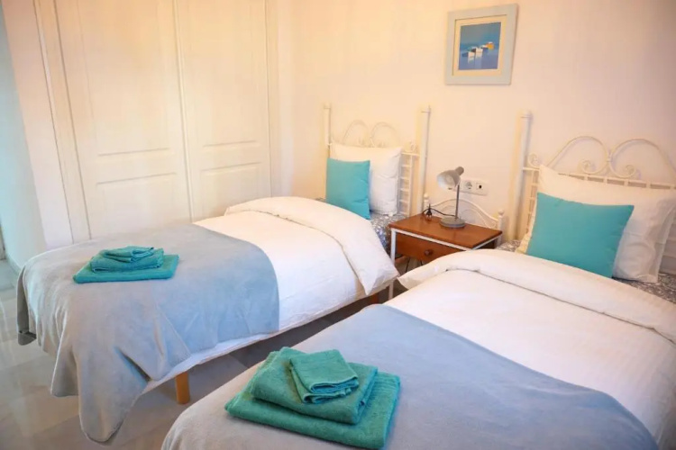 Frontline Beach ground floor with privet garden, Mi Capricho 16