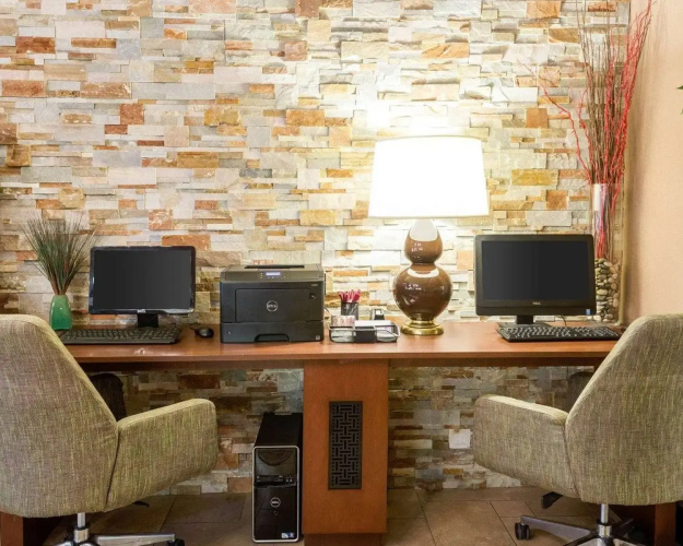 Comfort Suites