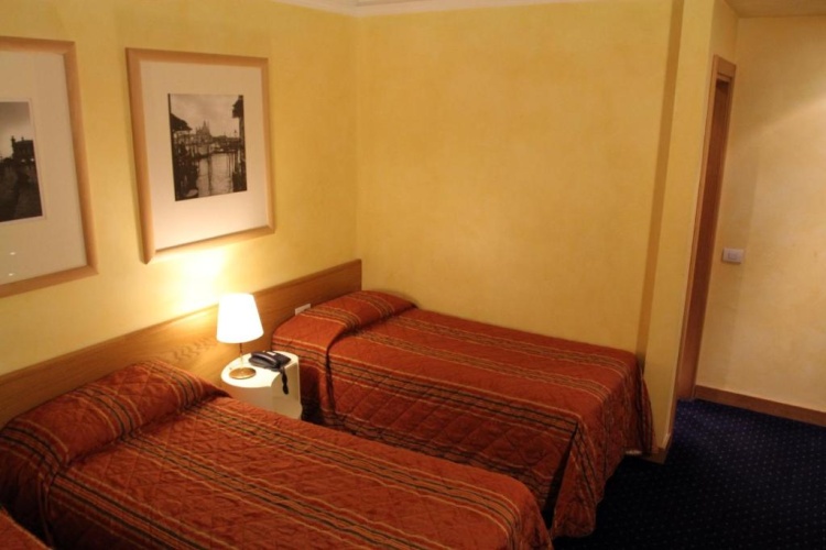 Twin room