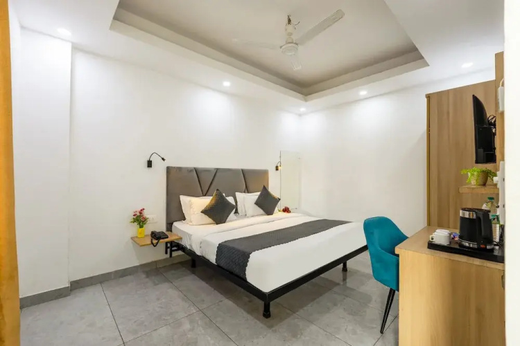 Hotel Admire Inn Sec - 104 By ASPL