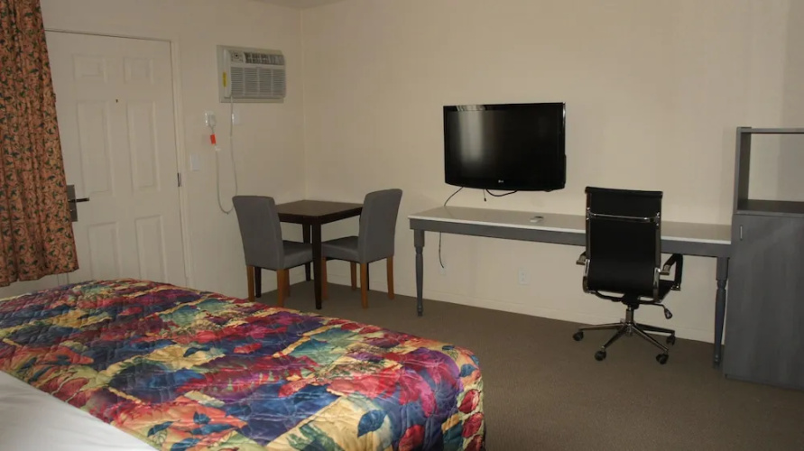 Apple Valley Hotel & Lodge