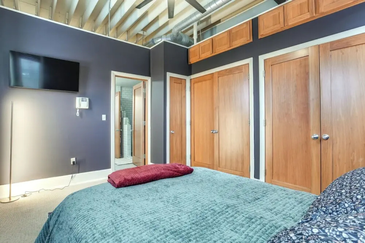 < 1 Mi to Wittenberg: Eclectic Loft w/ Parking!