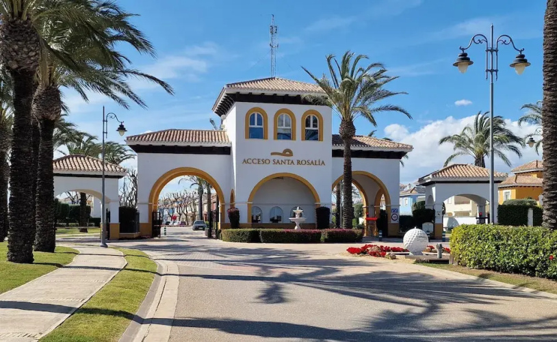 Luxury Villa - Pet Friendly & Free Parking