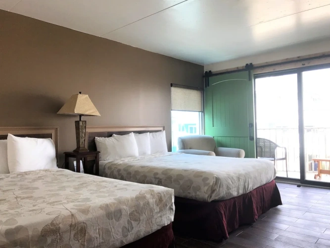 Deluxe Quadruple Studio
