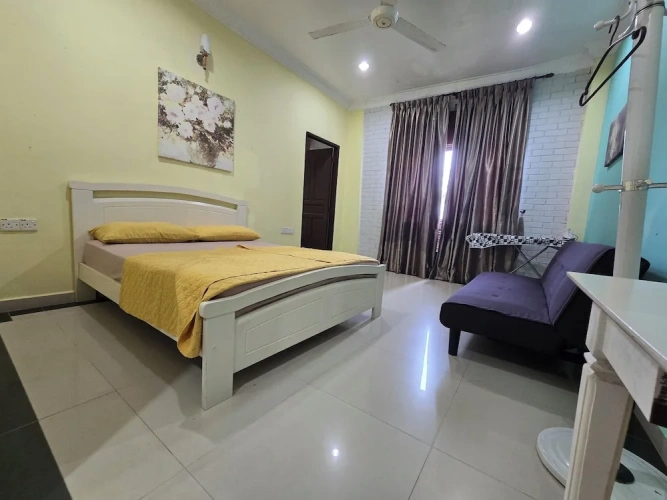 5 Bedrooms Apartment