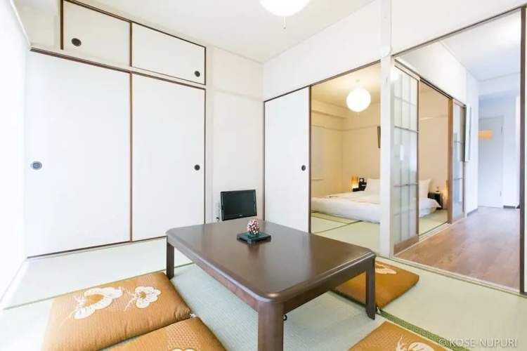 Aki Building 402