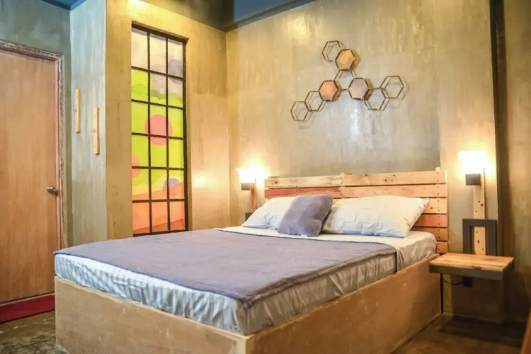 Bhive Hotel