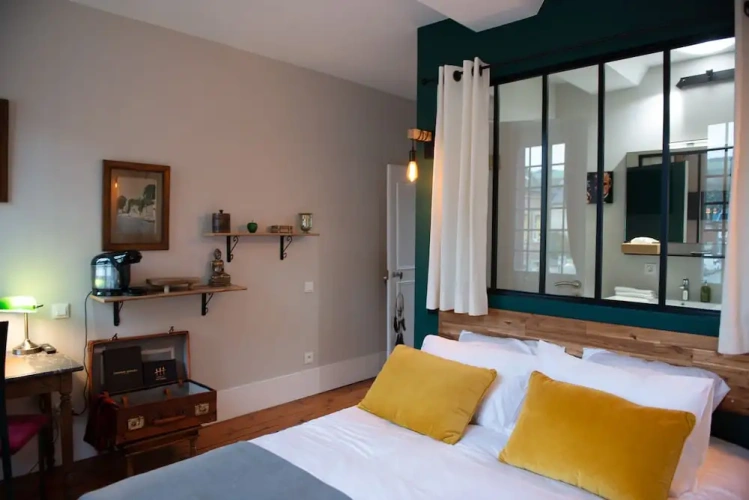 Standard Double room with city view