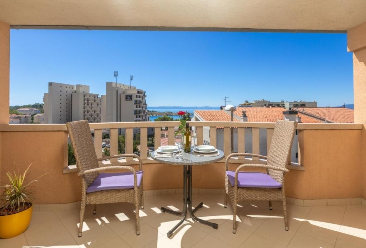 1 Bedroom Apartment with balcony and with sea view