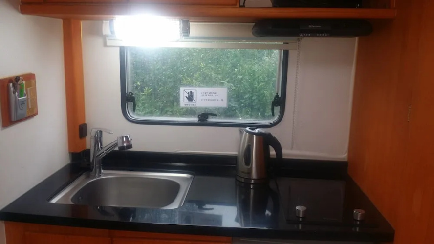 Pamping Jeju Caravan